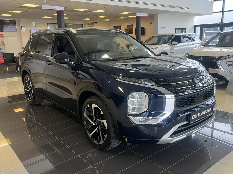 OUTLANDER 2.5 CVT ULTIMATE